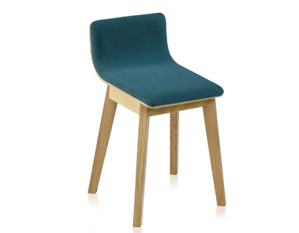 Tabouret en chêne tapissé H45 cm bois teinte naturelle assise tissu bleu océan