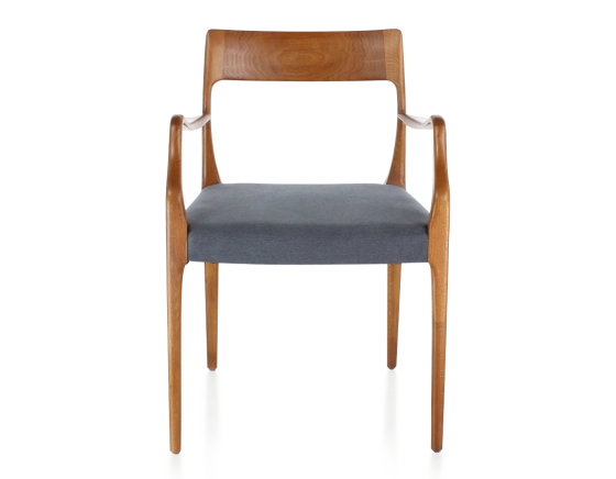 Chaise scandinave avec accoudoirs bois teinte merisier assise tissu gris