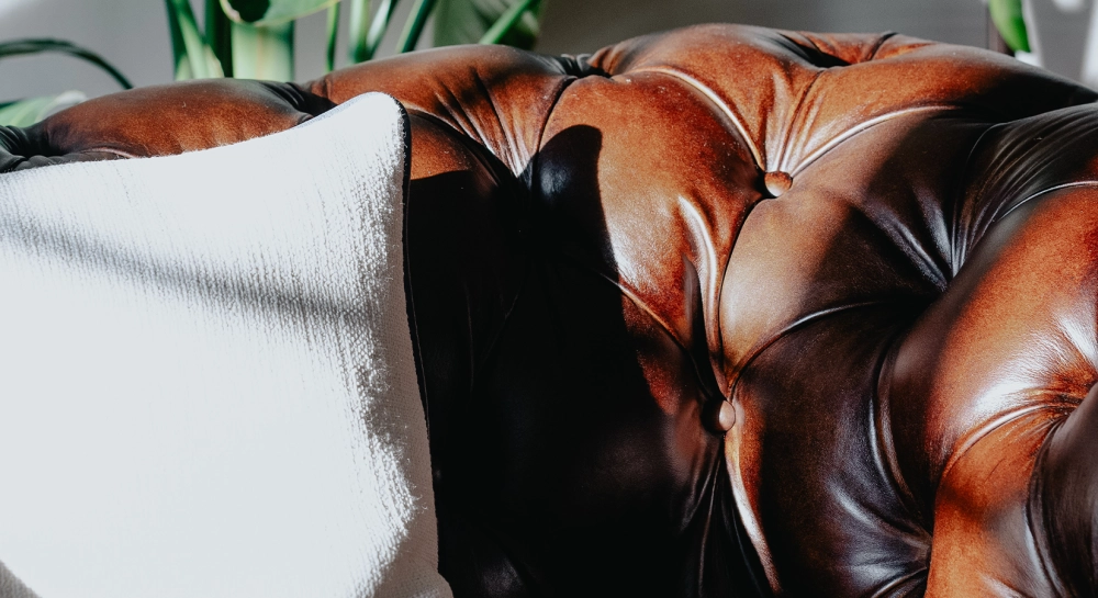 Sofá Chesterfield de piel de 3 plazas marrón vintage reposabrazos con tachuelas
