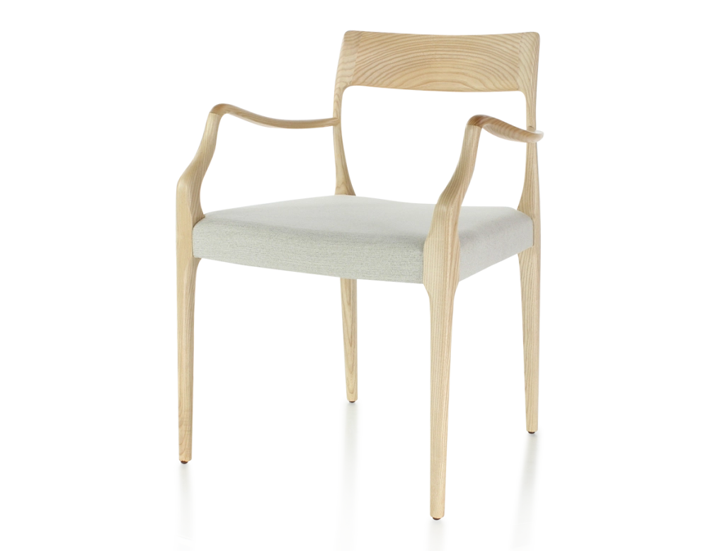 Silla escandinava con reposabrazos madera tinte natural asiento tejido beige natural