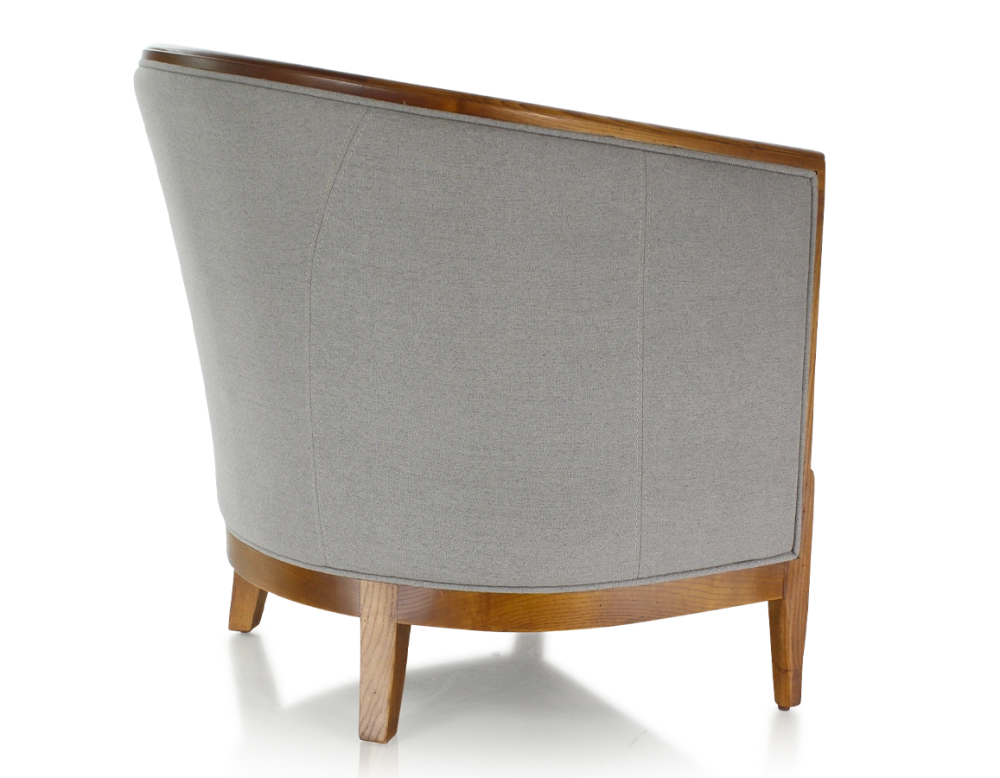 Sillón antiguo con reposabrazos moldurados madera con tinte envejecido y tejido gris claro