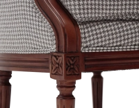 Fauteuil bergère style Louis XVI bois teinte ancienne et tissu pied de poule blanc et taupe