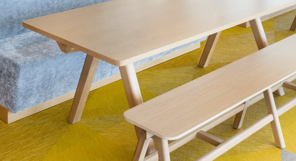 Table salle à manger 6 personnes en chêne teinte naturelle plateau bois 140x90 cm