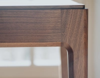 Bureau design en noyer teinte naturelle L150 cm
