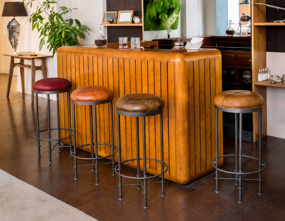 Taburete de bar vintage de piel rojo carmín