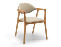 Chaise design avec accoudoirs bois teinte naturelle et tissu camel