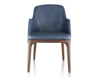 Chaise design avec accoudoirs bois teinte marron foncé et cuir bleu orage