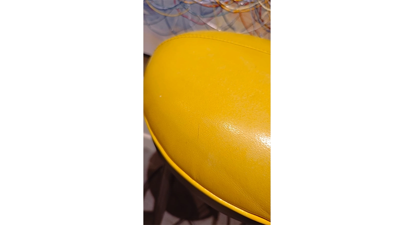Taburete de bar vintage de piel jaune, marron soutenu et vert olive