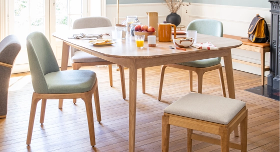 Table extensible 8 à 12 personnes en chêne avec plateau et allonges bois teinte naturelle 210x100 cm