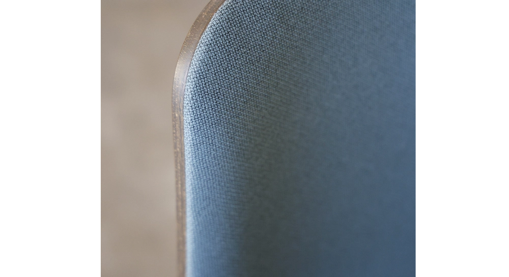 Chaises design chêne teinte marron foncé et tissu bleu