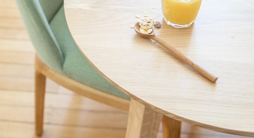 Table extensible en chêne 8 à 12 personnes avec plateau et allonges bois teinte naturelle 180x100 cm