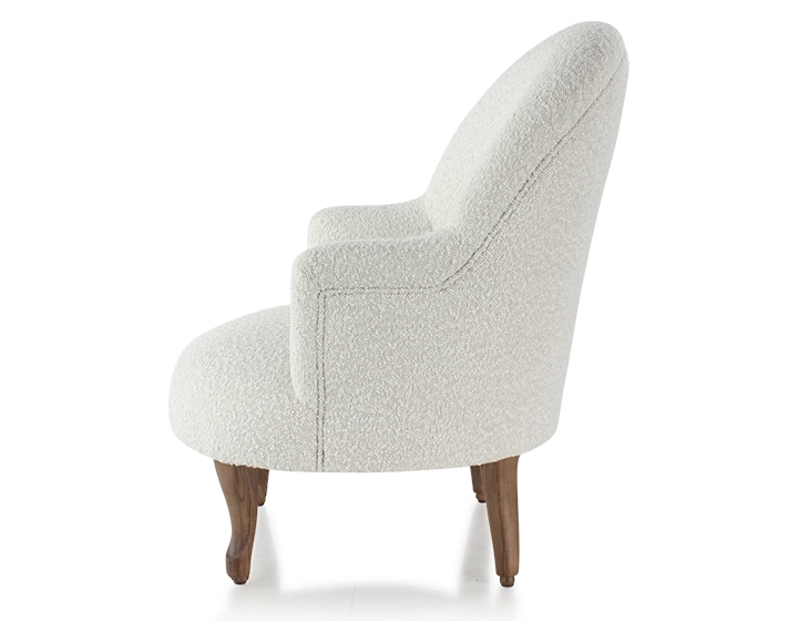 Fauteuil crapaud avec accoudoirs pieds bois teinte noyer et tissu bouclé blanc