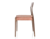 Chaise scandinave bois teinte marron foncé assise tissu velours rose pâle