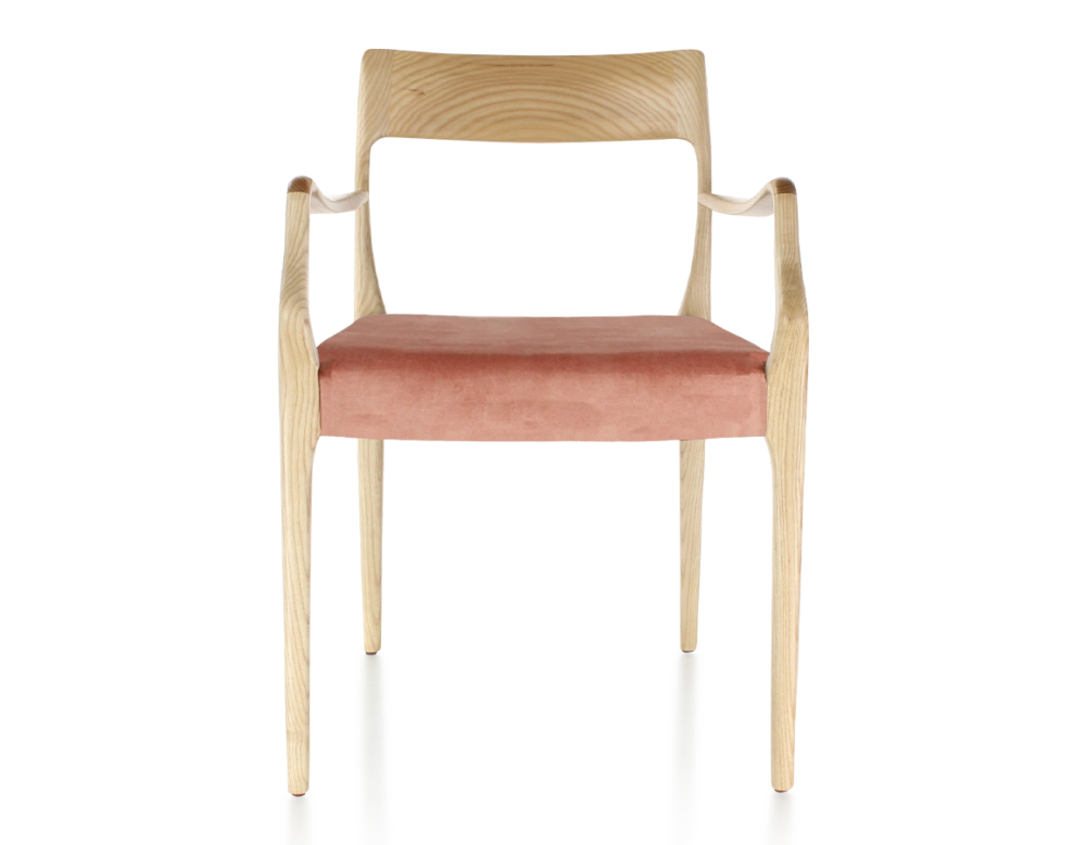 Chaise scandinave avec accoudoirs bois teinte naturelle assise tissu velours rose pâle