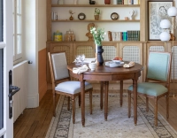 Silla antigua estilo Luis XVI madera con tinte envejecido y tejido verde salvia