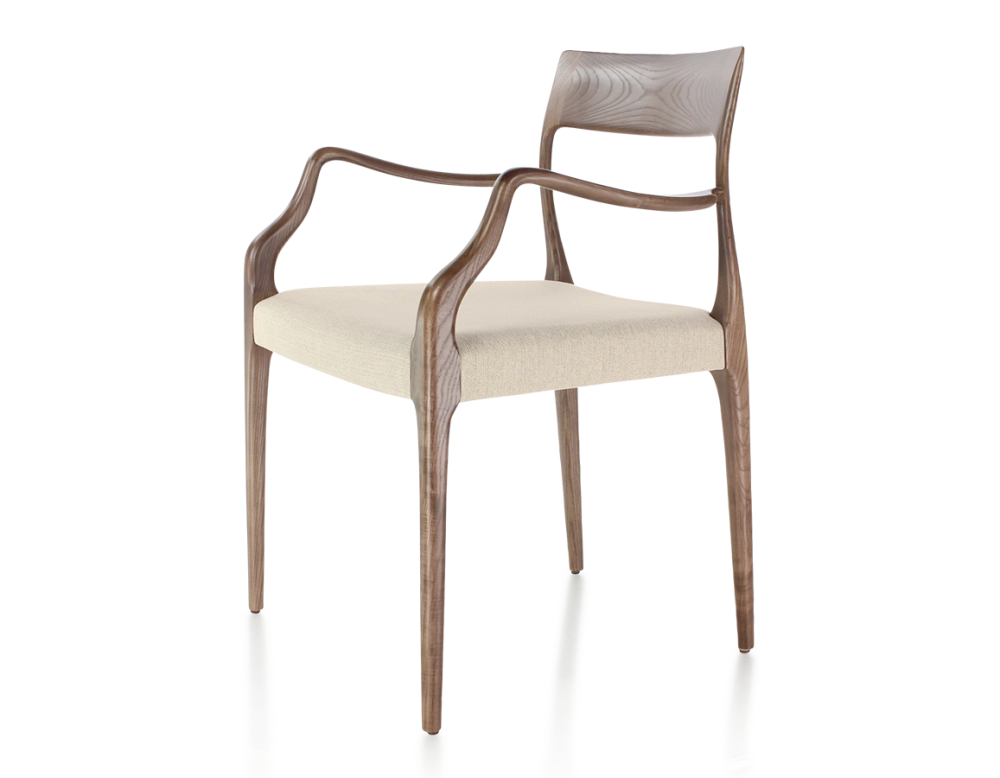 Silla escandinava con reposabrazos madera tintada marrón oscuro asiento tejido camel