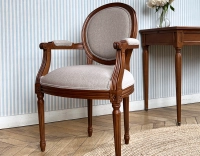 Chaise ancienne style Louis XVI avec accoudoirs bois teinte ancienne et tissu beige naturel