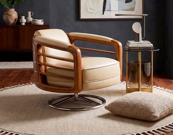 Club armchair in wood and leather beige