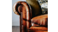Sofá Chesterfield de piel de 3 plazas marrón vintage reposabrazos con tachuelas