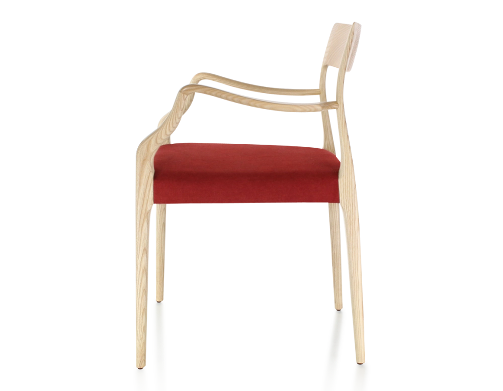 Chaise scandinave avec accoudoirs bois teinte naturelle assise tissu bordeaux