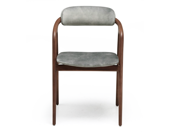 Silla escandinava madera tinte nogal asiento tejido terciopelo gris azul
