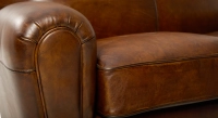 Canapé club cuir 2 places marron vintage accoudoirs passepoil