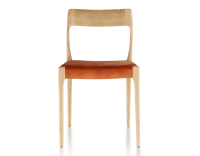 Silla escandinava madera tinte natural asiento tejido terciopelo terracota