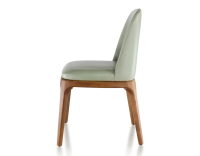 Chaise design bois teinte merisier et cuir cuir vert sauge