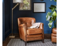 Fauteuil club cuir marron clair accoudoirs cloutés