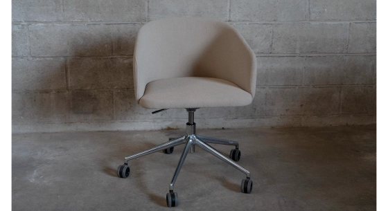 Silla de oficina con ruedas asiento de tejido beige texturizado