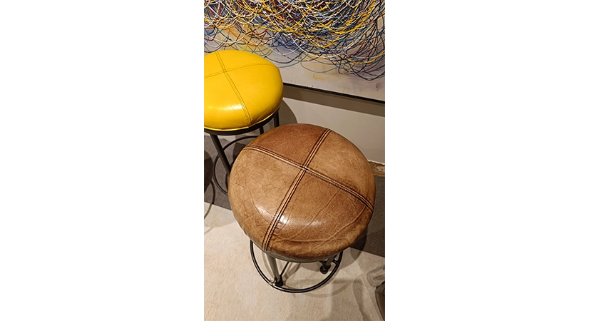 Taburete de bar vintage de piel jaune, marron soutenu et vert olive