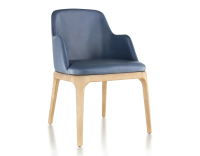 Silla de diseño con reposabrazos madera en tinte natural y piel azul tormenta