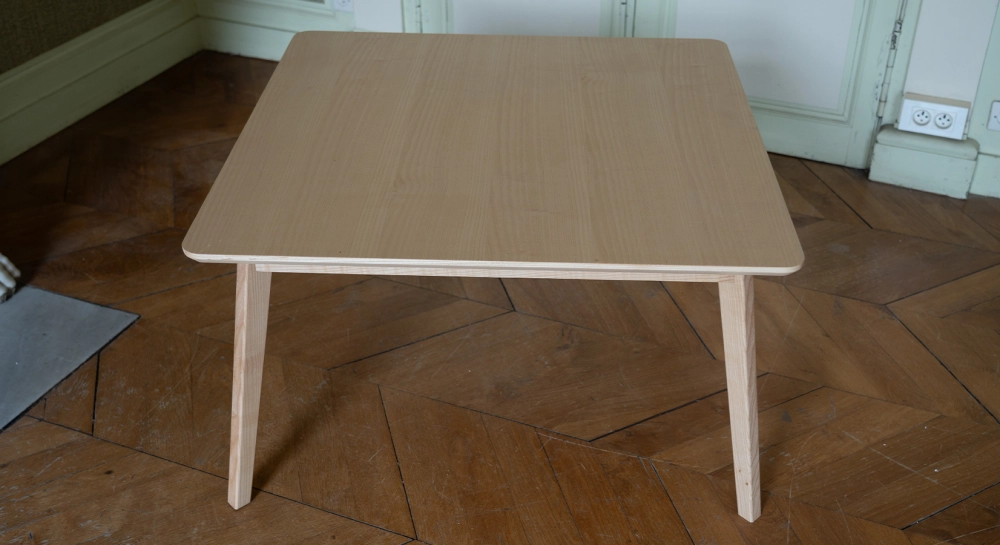 Extensible table for 6 to 10 people in oak and ceramic with wood extensions with natural wood finish and ossido ceramic top. 160x100 cm