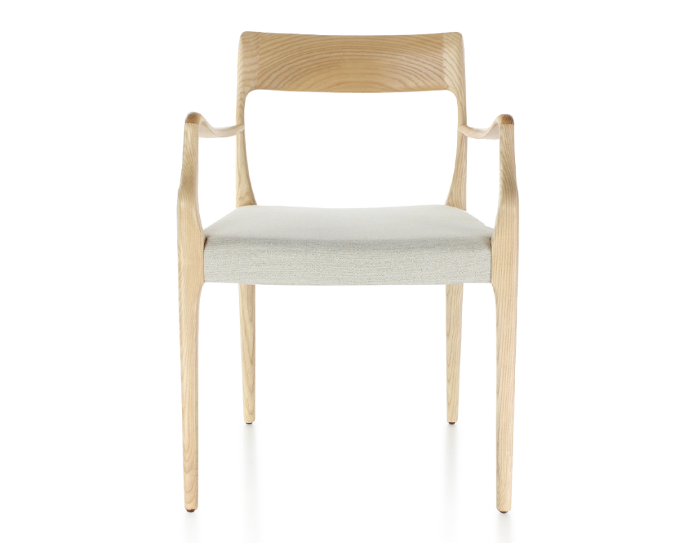 Silla escandinava con reposabrazos madera tinte natural asiento tejido beige natural