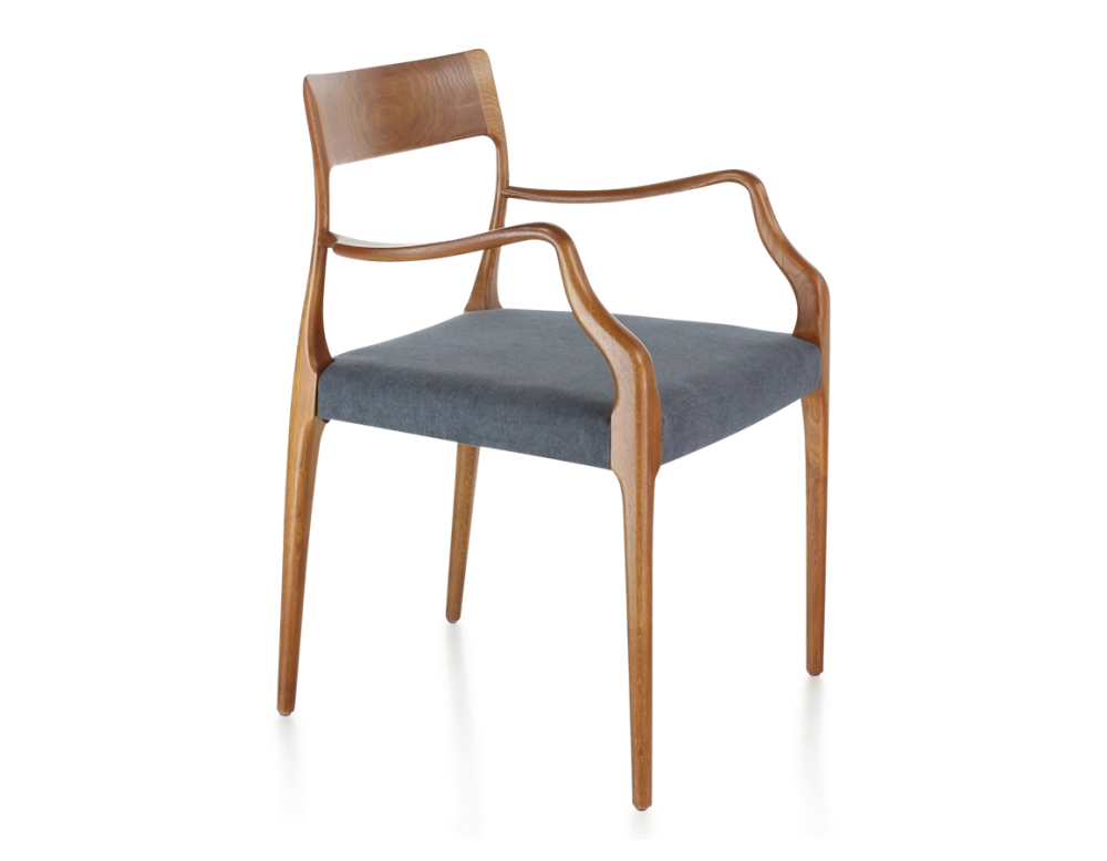 Silla escandinava con reposabrazos madera tinte cerezo asiento tejido gris