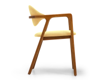 Chaise design avec accoudoirs bois teinte merisier et tissu jaune