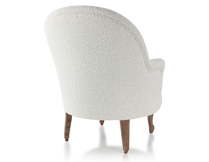 Fauteuil crapaud avec accoudoirs pieds bois teinte noyer et tissu bouclé blanc