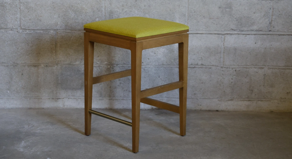 Tabouret de bar design H65 cm bois teinte vintage assise tissu jaune