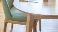 Table extensible en chêne 6 à 10 personnes avec plateau et allonges bois teinte naturelle 160x100 cm