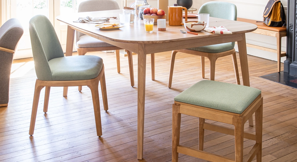Table extensible en chêne 8 à 12 personnes avec plateau et allonges bois teinte naturelle 180x100 cm