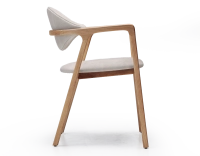 Chaise design avec accoudoirs bois teinte naturelle et tissu velours sable