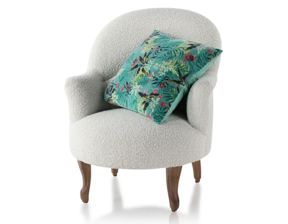 Sillón crapaud con reposabrazos patas de madera tinte nogal y tejido rizado blanco