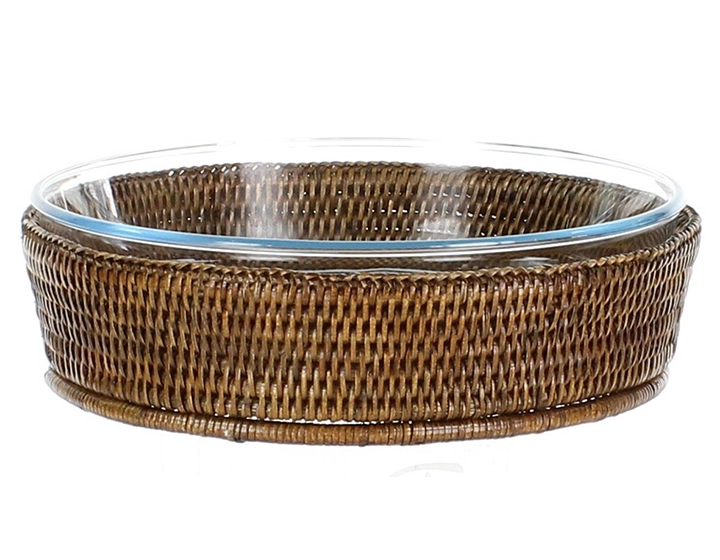 Round pyrex dish with brown rattan stand