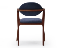 Chaise design avec accoudoirs bois teinte merisier et tissu bleu océan