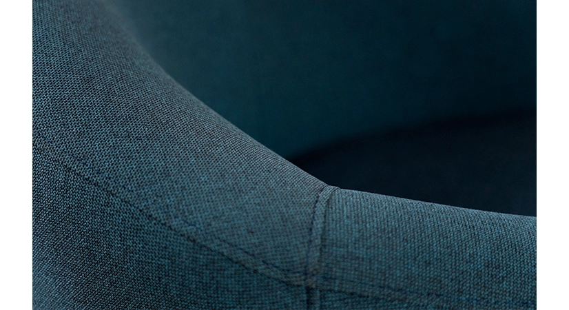 Sillón club de tela tissu bleu socle bois teinte noyer