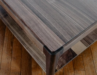 Table basse carrée en noyer avec tablette teinte naturelle 100x100 cm