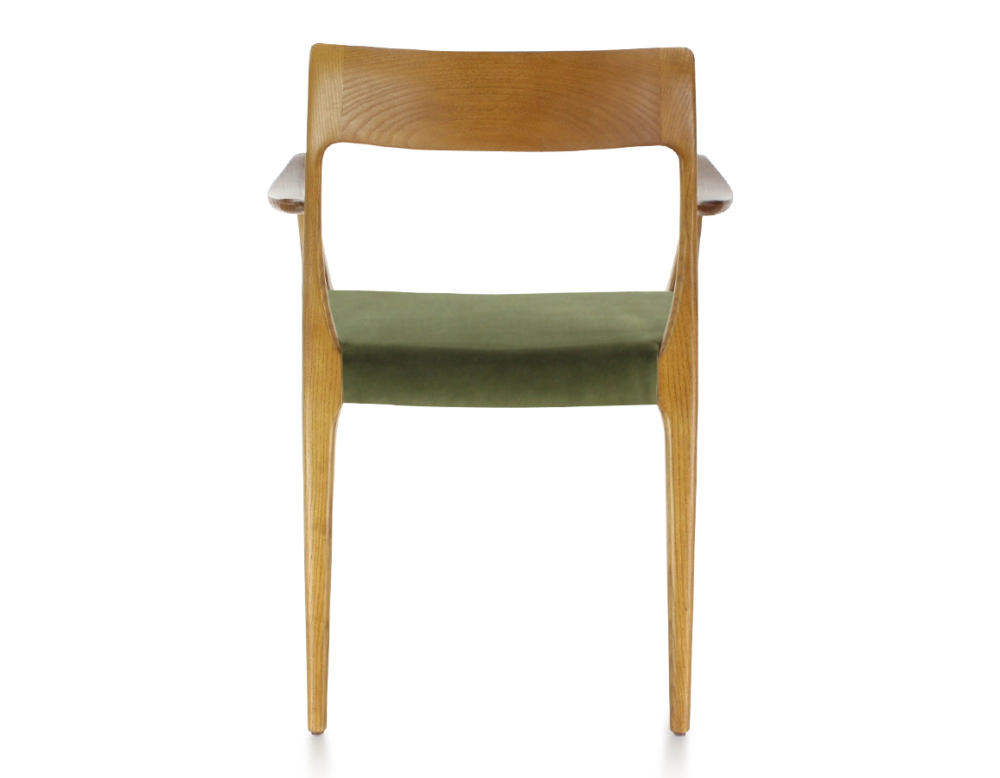 Silla escandinava con reposabrazos madera tinte cerezo asiento tejido verde oliva