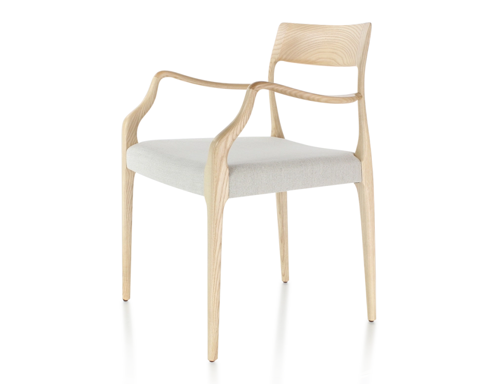 Silla escandinava con reposabrazos madera tinte natural asiento tejido beige natural