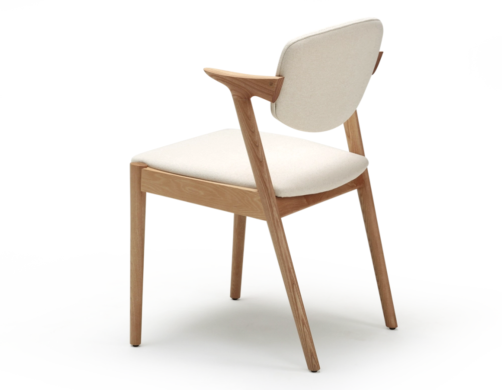 Chaise scandinave bois teinte naturelle assise tissu blanc cassé
