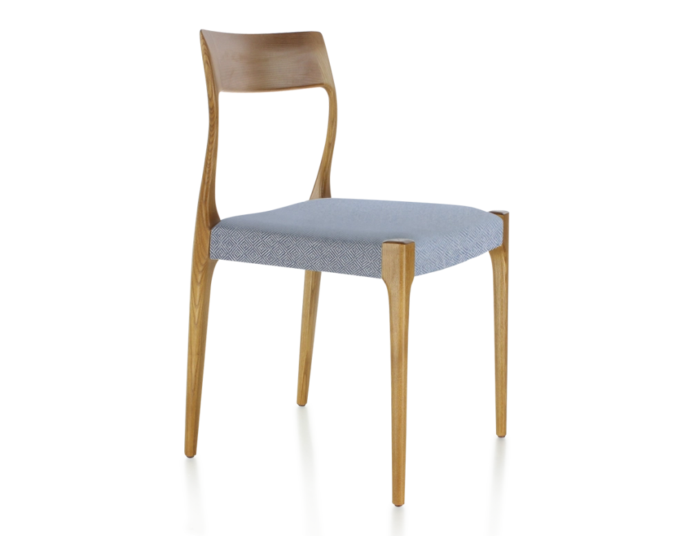 Silla escandinava madera tinte cerezo asiento tejido chevron azul